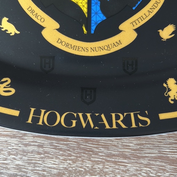 The Wizarding World of Harry Potter Plate - Picture 3 of 6